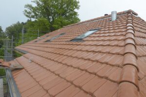 Das Dach ist (fast) fertig